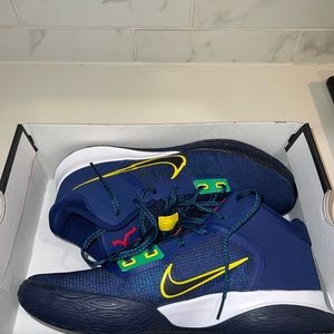 Nike Men's Kyrie Flytrap IV Basketball Shoes